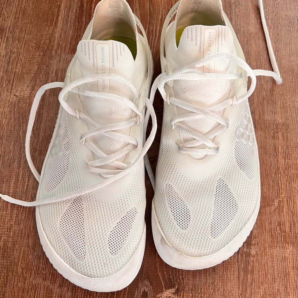 White Vivo Barefoot - Motus Stength